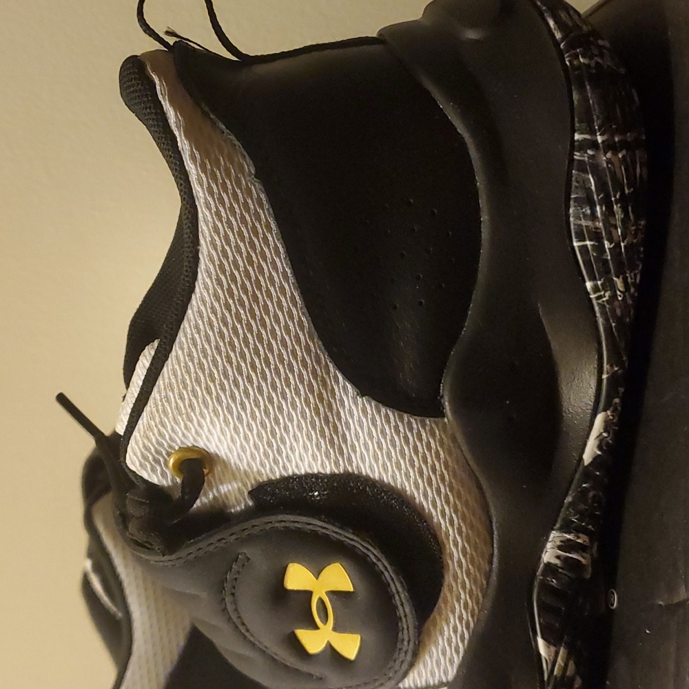 UNDER ARMOUR - Picture 8 of 14
